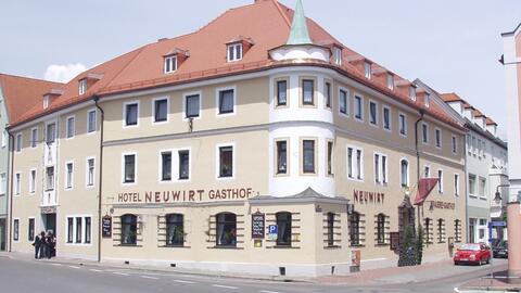 hotel-gasthof-neuwirt-neuburg-das-gebaeude-von-aussen