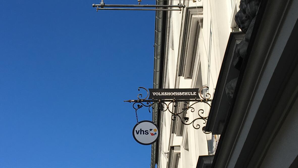 eingang-volkshochschule-neuburg