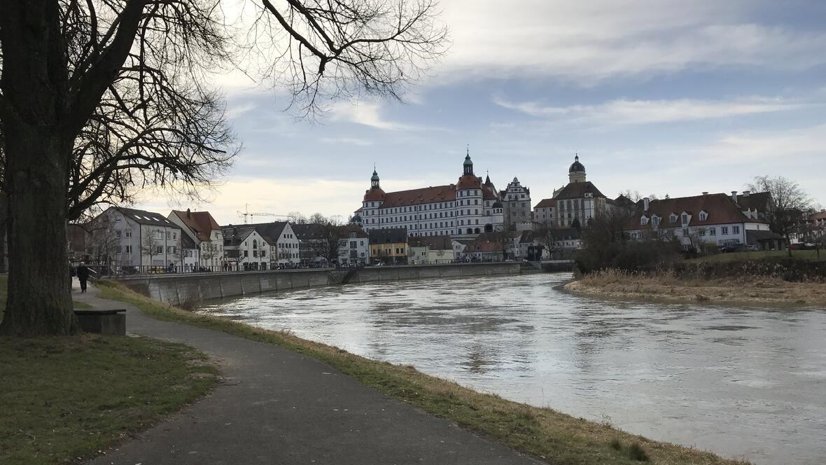 neuburg-com-neuburg-aussicht-vom-ruderclub-aufs-schloss