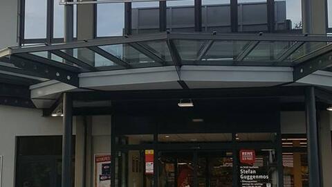 eingang-rewe-markt-guggenmos-in-neuburg-a-d-donau